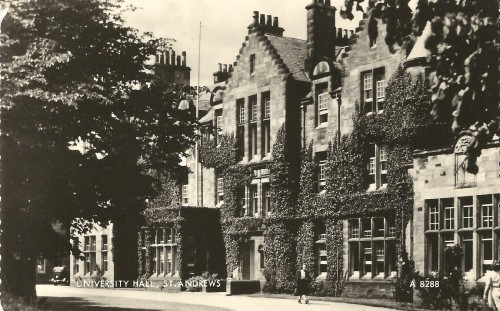 Postcard of University Hall, St Andrews